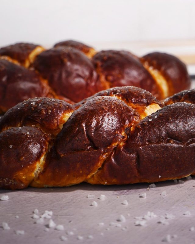 The newest obsession: jalá de pretzel 🥨✨