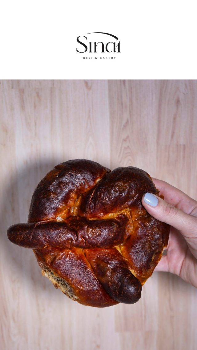 Our bakery is getting a little extra salty 🥨✨ Descubre la variedad de panes de pretzel que tenemos! Desde…